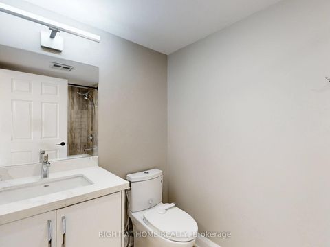 Photo 26 at 402 - 1 Clark Avenue W, Yorkhill, Vaughan