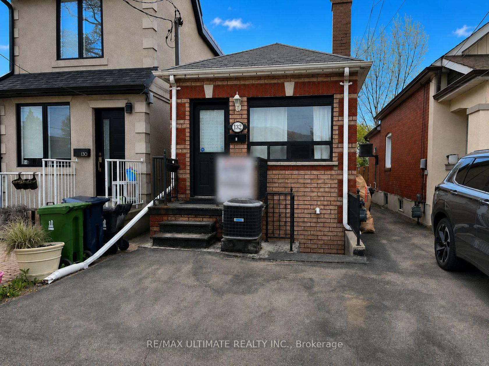 132 Spears Street, Smythe, Toronto photo number 2