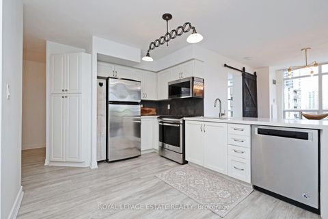 Photo 5 at 512 - 225 Wellesley Street E, South St. James Town, Toronto