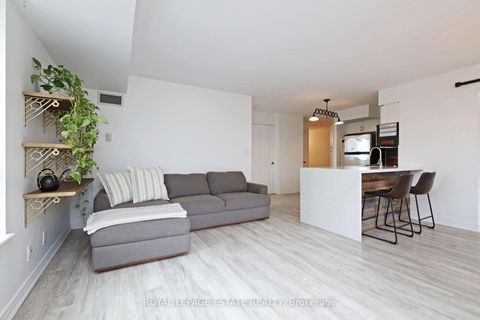 Photo 8 at 512 - 225 Wellesley Street E, South St. James Town, Toronto