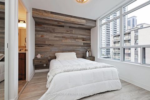 Photo 13 at 512 - 225 Wellesley Street E, South St. James Town, Toronto