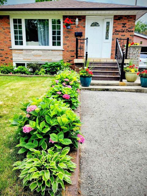 Photo 5 at 7 Jarwick Drive, Woburn, Toronto