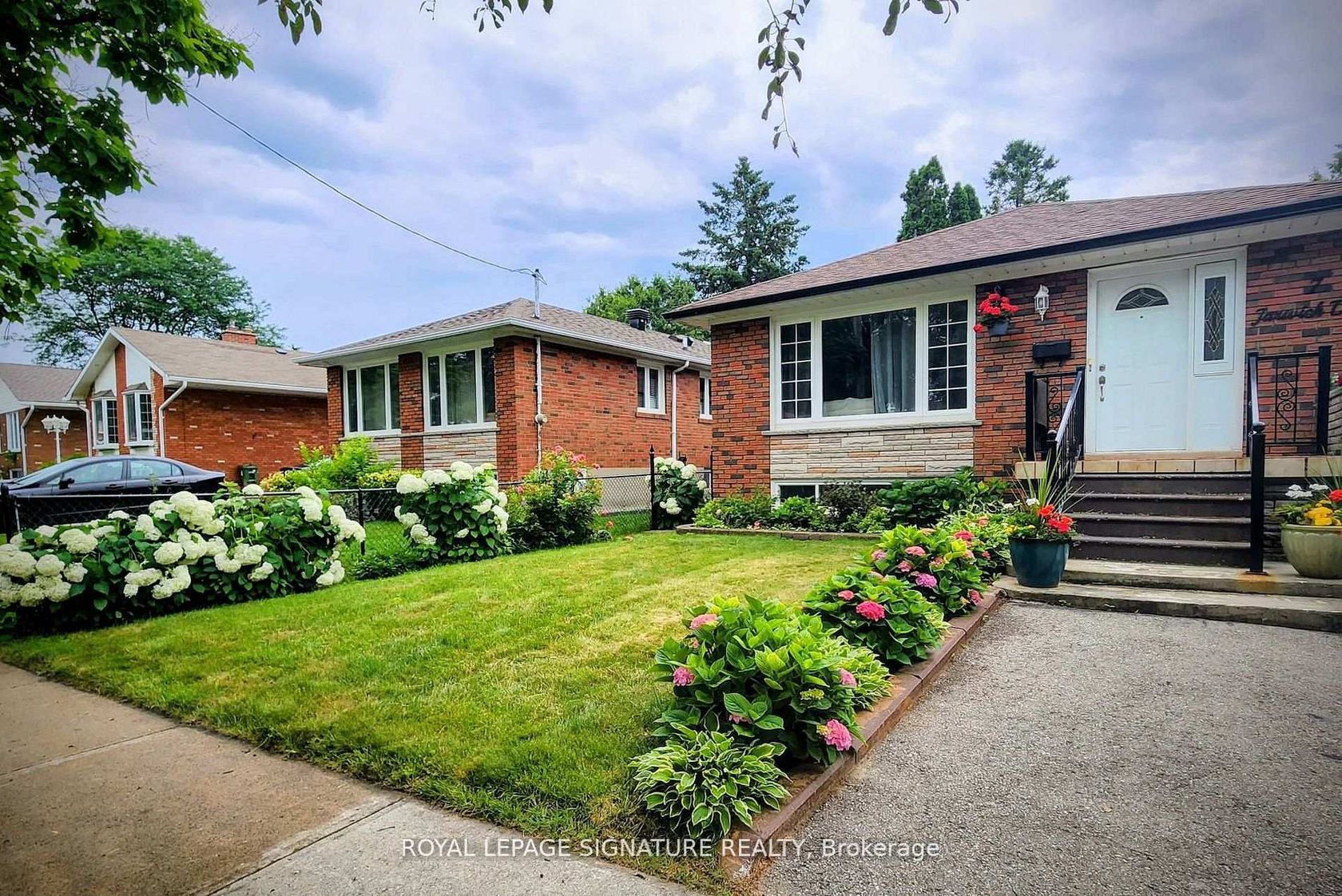 7 Jarwick Drive, Woburn, Toronto photo number 2