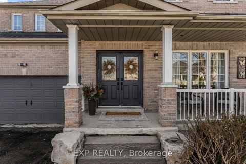 Photo 3 at 14 Whitestone Drive, Keswick North, Georgina
