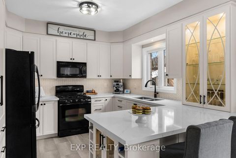 Photo 13 at 14 Whitestone Drive, Keswick North, Georgina