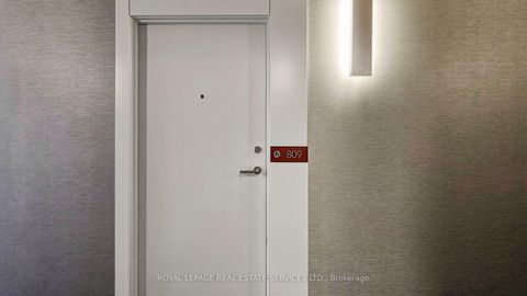 Photo 5 at 809 - 121 Mcmahon Drive, Bayview Village, Toronto