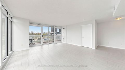 Photo 7 at 809 - 121 Mcmahon Drive, Bayview Village, Toronto
