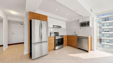 Photo 10 at 809 - 121 Mcmahon Drive, Bayview Village, Toronto