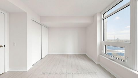 Photo 17 at 809 - 121 Mcmahon Drive, Bayview Village, Toronto