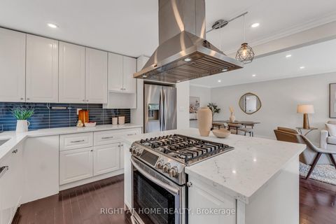 Photo 4 at 110 Victory Drive, CFB, Toronto