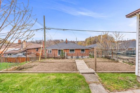 Photo 9 at 110 Victory Drive, CFB, Toronto