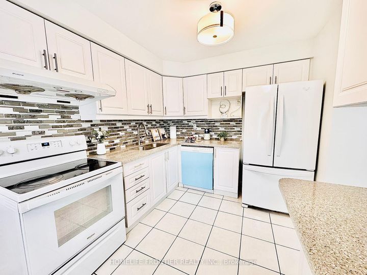 Photo 2 at 133 Thorny Vine Way E, Bayview Village, Toronto