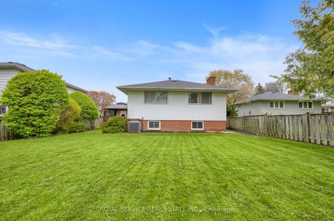 Photo 1 at 27 Skyview Crescent, Henry Farm, Toronto