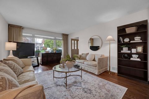 Photo 6 at 27 Skyview Crescent, Henry Farm, Toronto