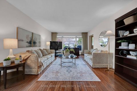 Photo 7 at 27 Skyview Crescent, Henry Farm, Toronto