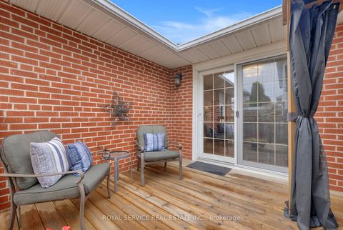 Photo 9 at 27 Skyview Crescent, Henry Farm, Toronto