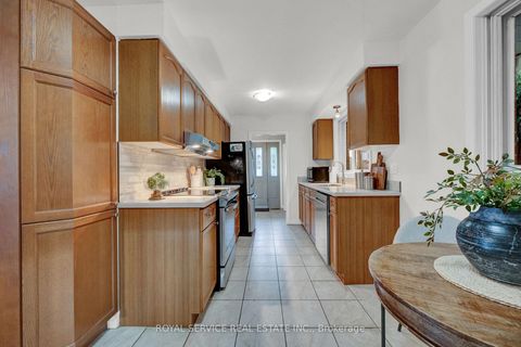 Photo 11 at 27 Skyview Crescent, Henry Farm, Toronto