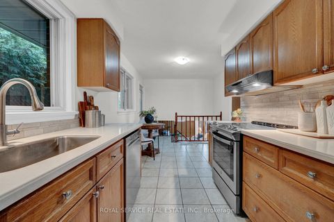 Photo 12 at 27 Skyview Crescent, Henry Farm, Toronto