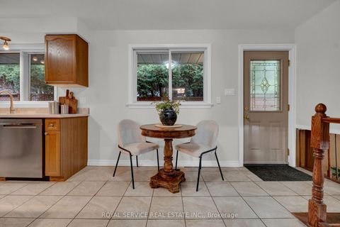 Photo 13 at 27 Skyview Crescent, Henry Farm, Toronto