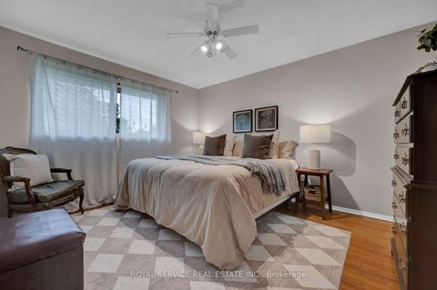 Photo 14 at 27 Skyview Crescent, Henry Farm, Toronto