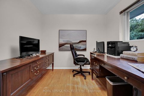Photo 20 at 27 Skyview Crescent, Henry Farm, Toronto