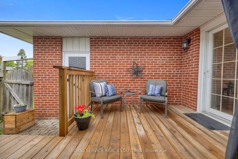 Photo 30 at 27 Skyview Crescent, Henry Farm, Toronto