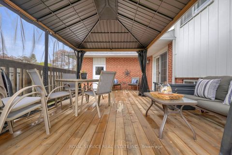 Photo 31 at 27 Skyview Crescent, Henry Farm, Toronto