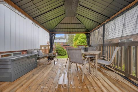 Photo 32 at 27 Skyview Crescent, Henry Farm, Toronto