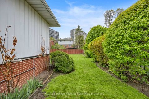 Photo 33 at 27 Skyview Crescent, Henry Farm, Toronto