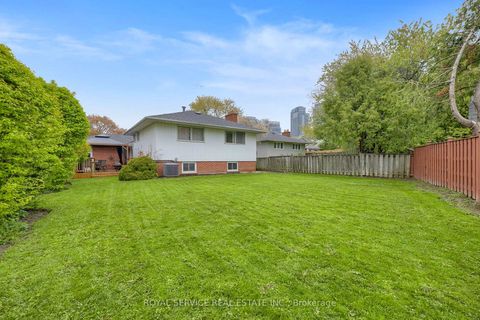 Photo 34 at 27 Skyview Crescent, Henry Farm, Toronto