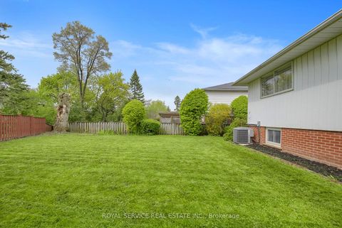Photo 35 at 27 Skyview Crescent, Henry Farm, Toronto