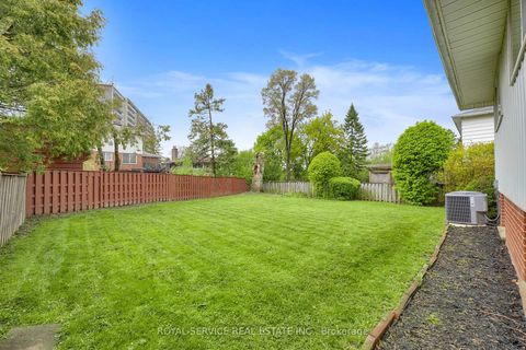 Photo 36 at 27 Skyview Crescent, Henry Farm, Toronto