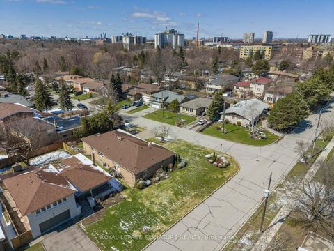 Photo 35 at 66 Carscadden Drive, Branson, Toronto