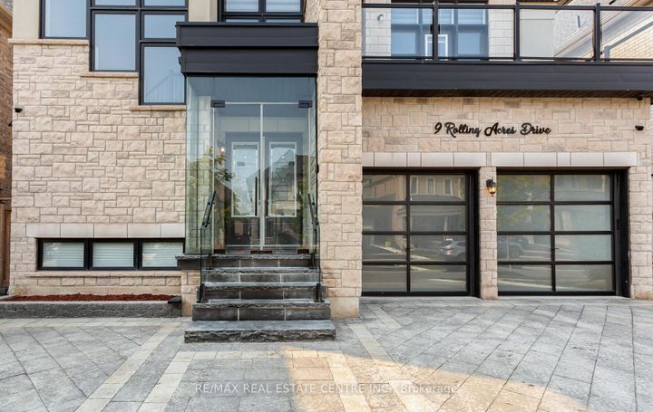 Photo 2 at 9 Rolling Acres Drive, Credit Valley, Brampton