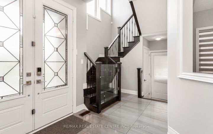 Photo 4 at 9 Rolling Acres Drive, Credit Valley, Brampton