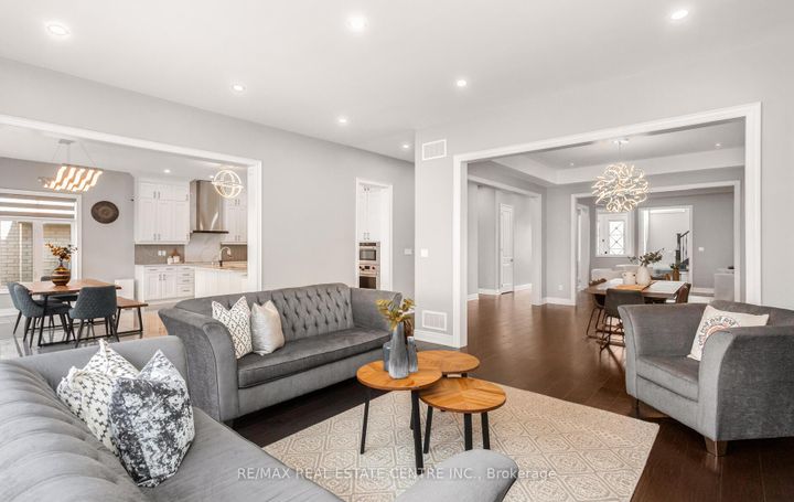 Photo 11 at 9 Rolling Acres Drive, Credit Valley, Brampton