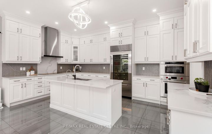 Photo 14 at 9 Rolling Acres Drive, Credit Valley, Brampton