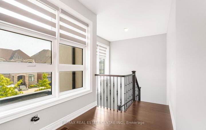 Photo 18 at 9 Rolling Acres Drive, Credit Valley, Brampton