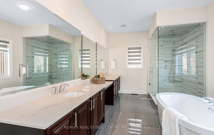 Photo 23 at 9 Rolling Acres Drive, Credit Valley, Brampton
