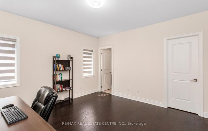 Photo 25 at 9 Rolling Acres Drive, Credit Valley, Brampton