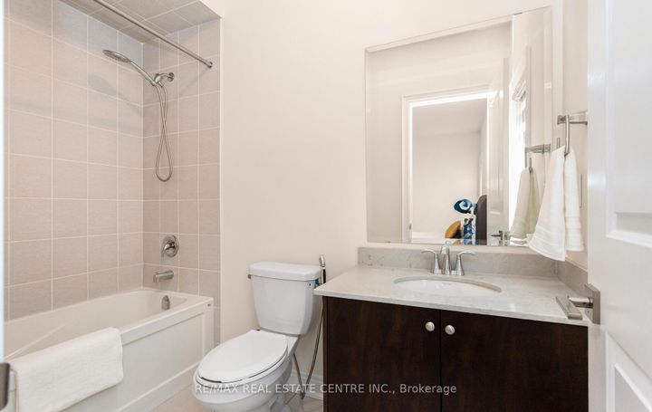 Photo 27 at 9 Rolling Acres Drive, Credit Valley, Brampton