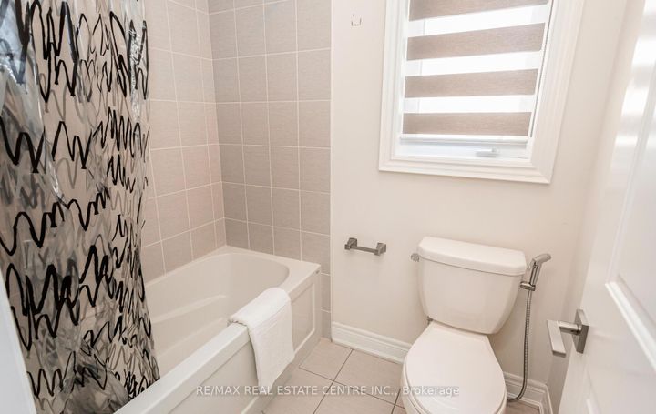 Photo 31 at 9 Rolling Acres Drive, Credit Valley, Brampton
