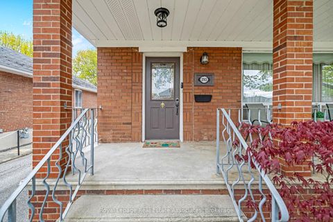 Photo 2 at 293 Thirtieth Street, Alderwood, Toronto