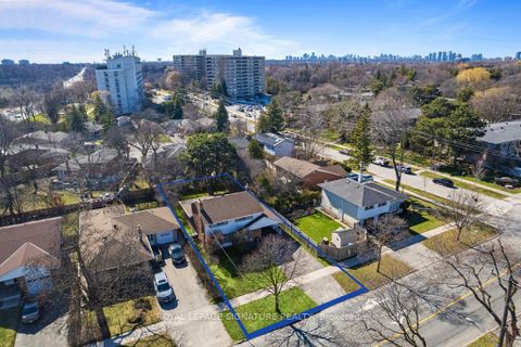 Photo 2 at 8 Underhill Drive, Donalda, Toronto