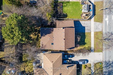 Photo 3 at 8 Underhill Drive, Donalda, Toronto