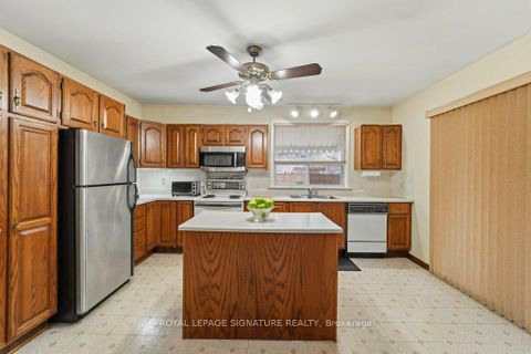 Photo 17 at 8 Underhill Drive, Donalda, Toronto