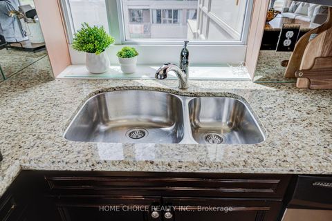 Photo 13 at 623 - 900 Mount Pleasant Road, Mount Pleasant West, Toronto
