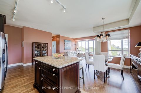 Photo 15 at 623 - 900 Mount Pleasant Road, Mount Pleasant West, Toronto