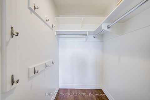 Photo 32 at 623 - 900 Mount Pleasant Road, Mount Pleasant West, Toronto