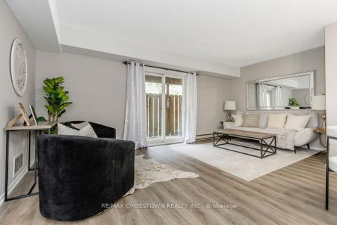 Photo 10 at 8 - 119 D'AMBROSIO Drive, Painswick North, Barrie